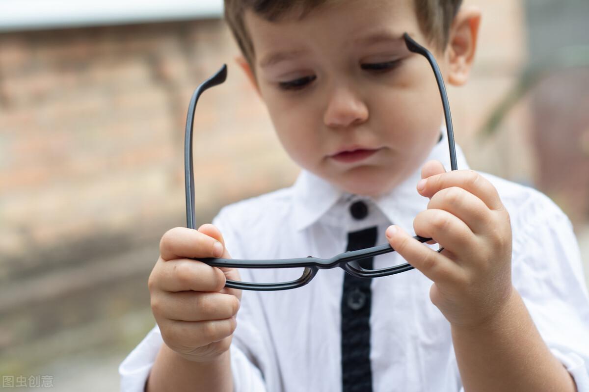 孩子到几岁眼睛近视不会再加深（预防青少年近视的方法）